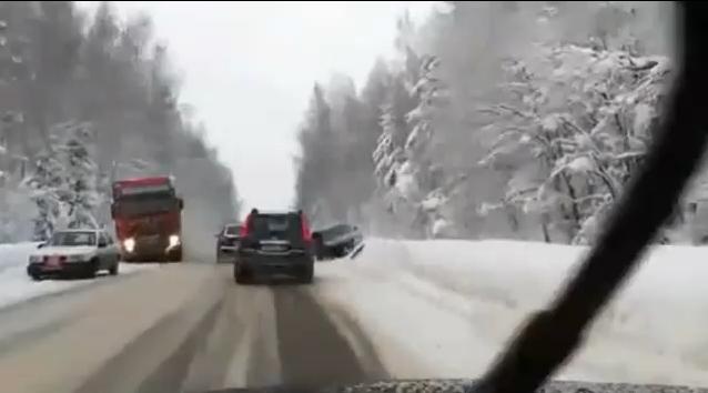 Video: Truck Avoids Crushing Car