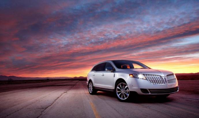 2012 Lincoln MKT Town Car and Limousine