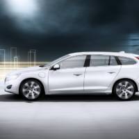 Volvo V60 Hybrid Photos and Details