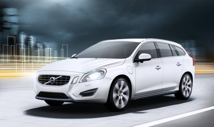 Volvo V60 Hybrid Photos and Details