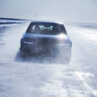 Audi RS6 with Nokian Tyres Beats Bentley World Record On Ice