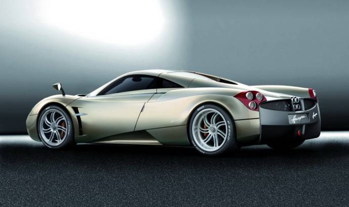 Pagany Huayra Roadster details