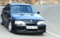 Video: Lotus Carlton vs Vauxhall VXR8