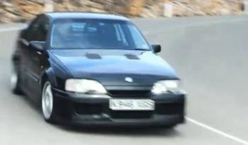 Video: Lotus Carlton vs Vauxhall VXR8