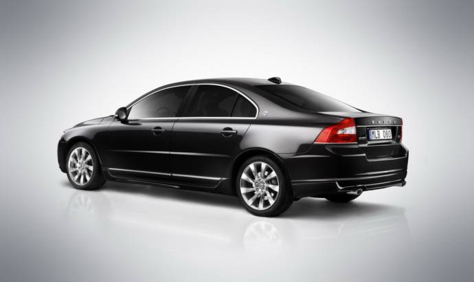 Volvo S80 Executive and V70 R Design