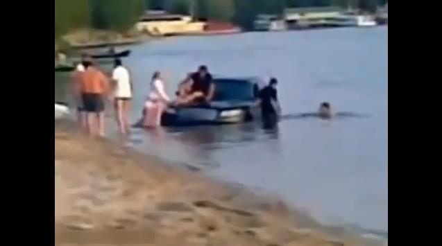 Video: Drunk Russian Sinks Infiniti FX35