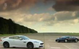 New vs Old: Jaguar XKR S vs Jaguar XJ220