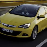 Opel Astra GTC gets Panoramic Windscreen