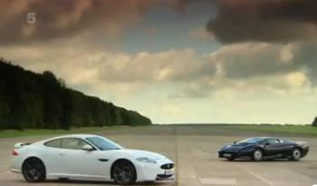 New vs Old: Jaguar XKR S vs Jaguar XJ220