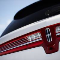 2013 Lincoln MKT Crossover Shows its New Face in Los Angeles