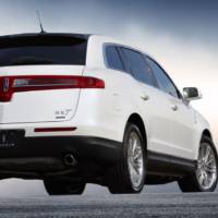 2013 Lincoln MKT Crossover Shows its New Face in Los Angeles