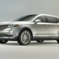 2013 Lincoln MKT Crossover Shows its New Face in Los Angeles