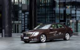 Mercedes E 300 BlueTEC HYBRID and E 400 HYBRID