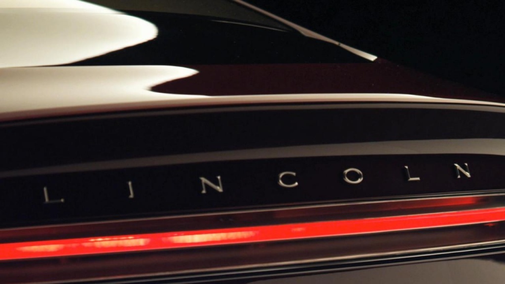 2013 Lincoln MKZ Teaser