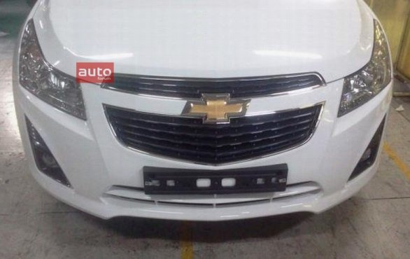 Chevrolet Cruze Facelift Spied