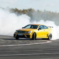 Top Gear: 10 Million Facebook Fans - Caravan Explodes