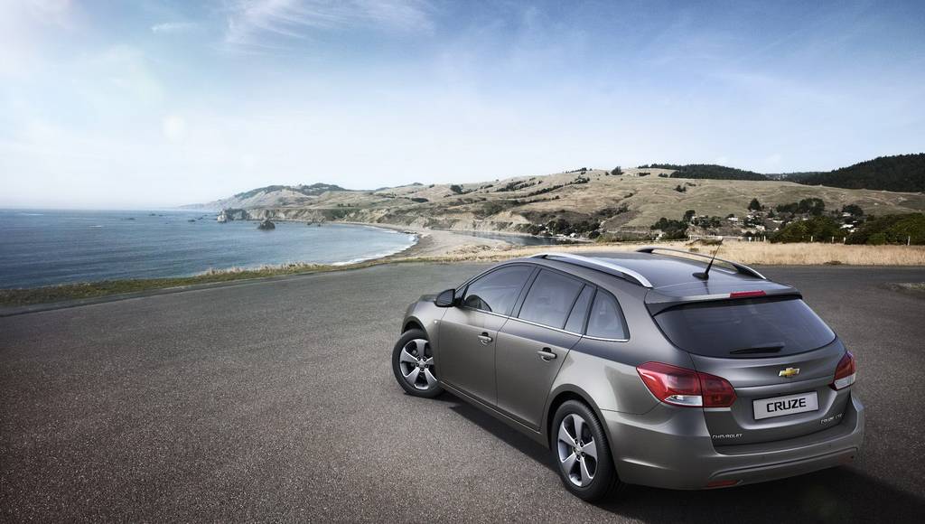 Chevrolet Cruze Station Wagon Heading to Geneva