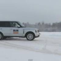 Range Rover Drifting on Snow