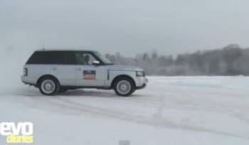 Range Rover Drifting on Snow