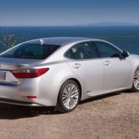 2013 Lexus ES 350 and ES 300h Unveiled