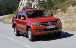 2013 Volkswagen Amarok Canyon: an orange pick-up for outdoor activities