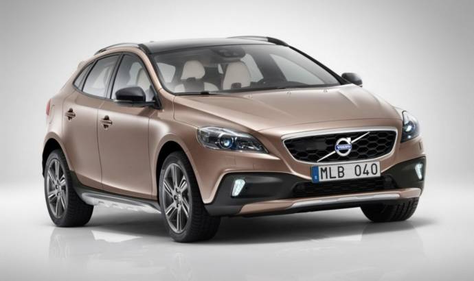 Meet the new Volvo V40 Cross Country