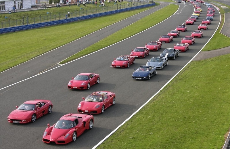 VIDEO: Largest parade of Ferrari ever: almost 1000 cars