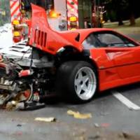 Ferrari F40 crashes in Canada because of the rain