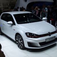 2013 Volkswagen Golf VII GTI unveiled in Paris