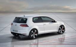 2013 Volkswagen Golf VII GTI unveiled in Paris
