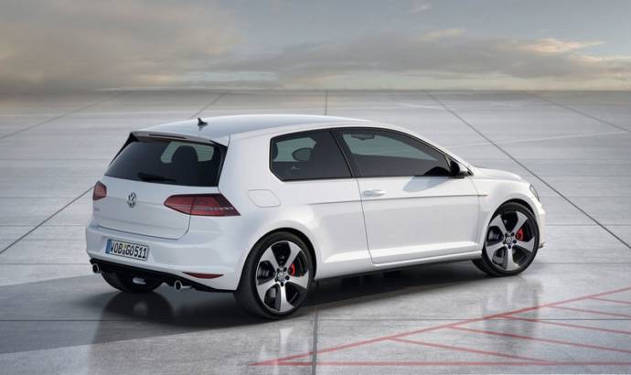 2013 Volkswagen Golf VII GTI unveiled in Paris