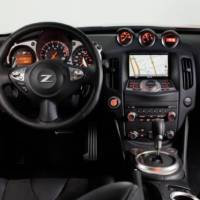 Nissan 370Z facelift roars in Paris