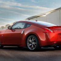 Nissan 370Z facelift roars in Paris