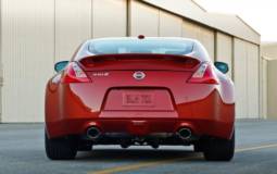 Nissan 370Z facelift roars in Paris