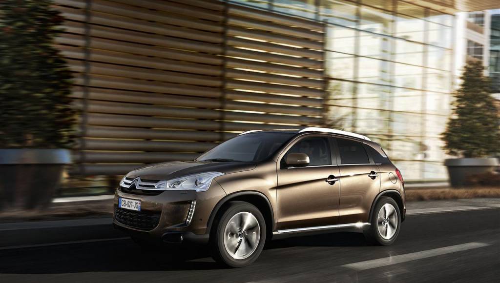 VIDEO: 2013 Citroen C4 Aircross - first movie of the interior