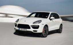 VIDEO: 2013 Porsche Cayenne Turbo S on track