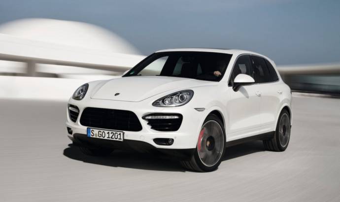 VIDEO: 2013 Porsche Cayenne Turbo S on track