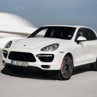 VIDEO: 2013 Porsche Cayenne Turbo S on track