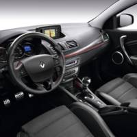 2013 Renault Megane Estate GT 220 officially revealed