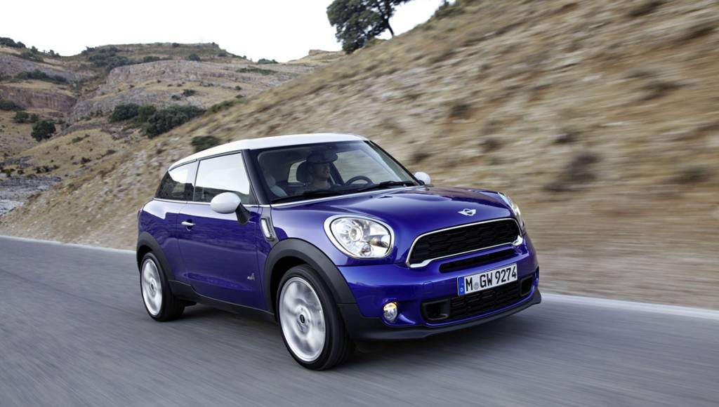 A fleet of Mini cars will drive to Arctic Circle to deliver Santa Claus letters
