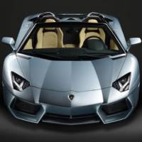 2013 Lamborghini Aventador LP700-4 Roadster unveiled