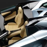2013 Lamborghini Aventador LP700-4 Roadster unveiled