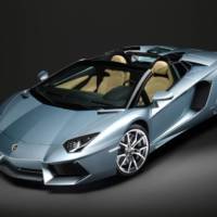 2013 Lamborghini Aventador LP700-4 Roadster unveiled