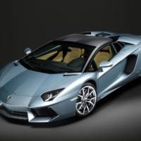 2013 Lamborghini Aventador LP700-4 Roadster unveiled