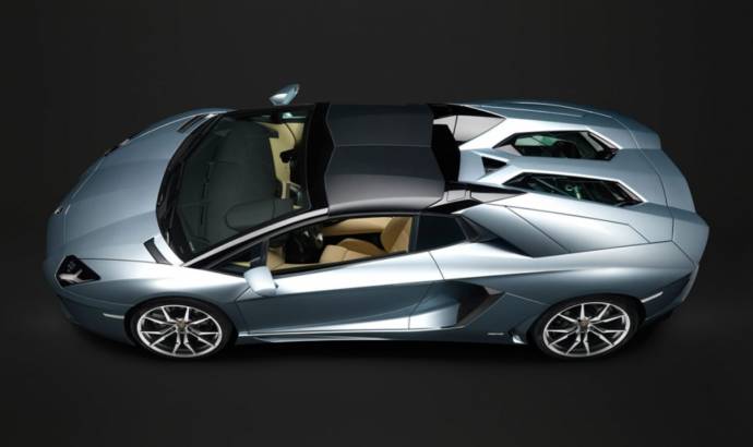 VIDEO: How to install the roof on the new Lamborghini Aventador Roadster
