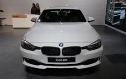 2013 BMW 320i launched at NAIAS from 33.445 dollars