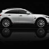 2013 Infiniti FX Black and White Edition, available for 64.570 euro