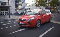 2013 Opel Zafira Tourer Bi-Turbo introduced at 35.405 euro