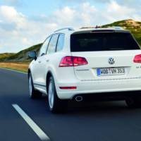 2014 Volkswagen Tiguan R-Line and Touareg R-Line, on stage at NAIAS