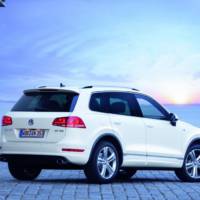 2014 Volkswagen Tiguan R-Line and Touareg R-Line, on stage at NAIAS